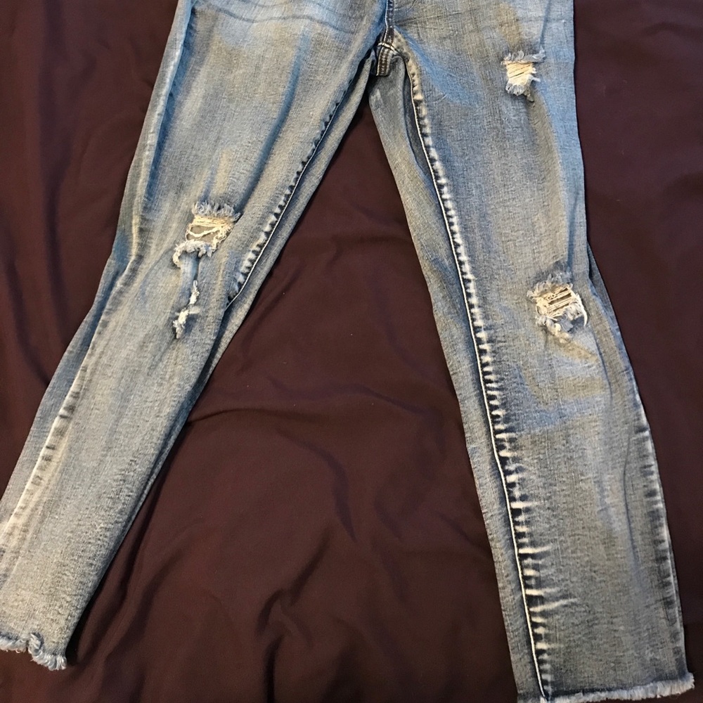Blue savvy Materntiy cropped distressed jeans